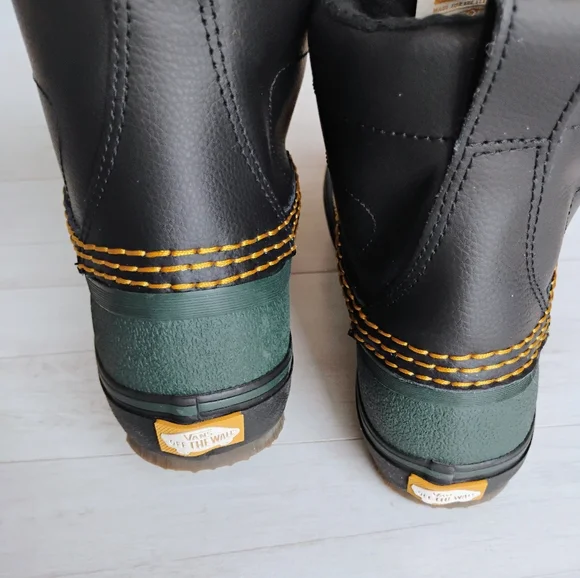 VANS NEW Standard Mid Snow MTE Boots - Picture 8 of 13